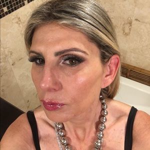 Meet your Posher, Rina